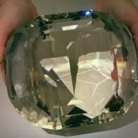 Алмаз больших размеров весом 131,50 карата.